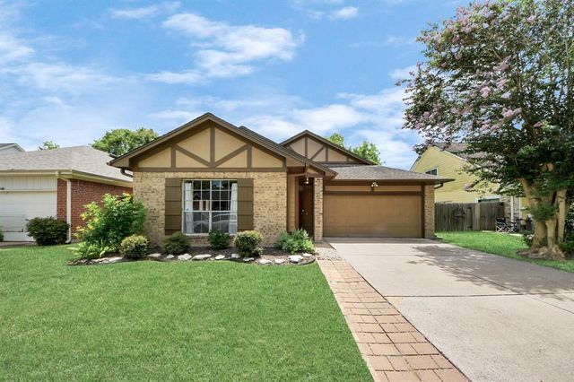 320 N Ranch House Road, Angleton, TX 77515