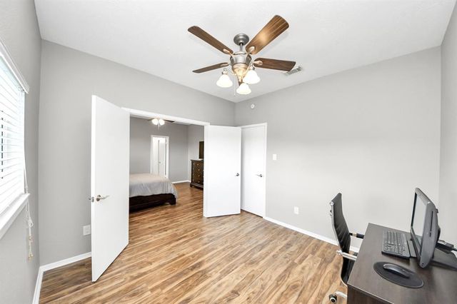320 N Ranch House Road, Angleton, TX 77515