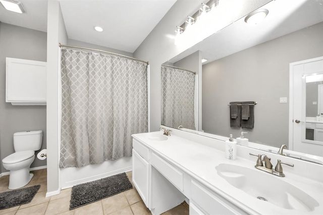 320 N Ranch House Road, Angleton, TX 77515