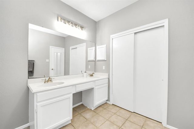 320 N Ranch House Road, Angleton, TX 77515