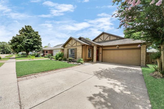 320 N Ranch House Road, Angleton, TX 77515
