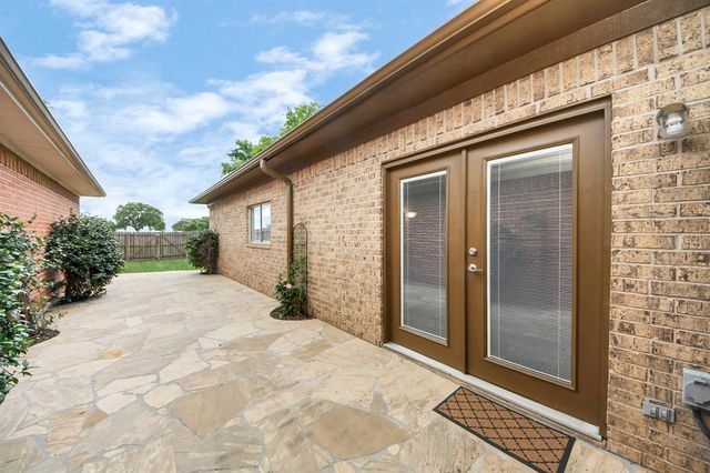 320 N Ranch House Road, Angleton, TX 77515