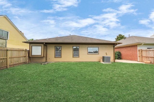 320 N Ranch House Road, Angleton, TX 77515