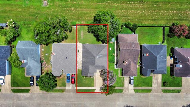 320 N Ranch House Road, Angleton, TX 77515