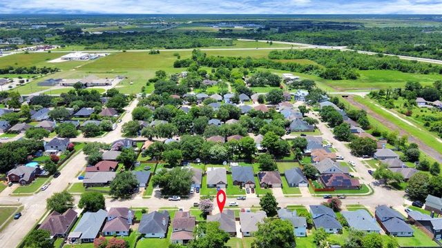 320 N Ranch House Road, Angleton, TX 77515