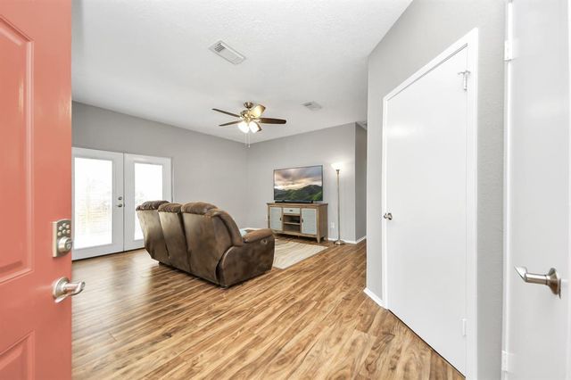 320 N Ranch House Road, Angleton, TX 77515