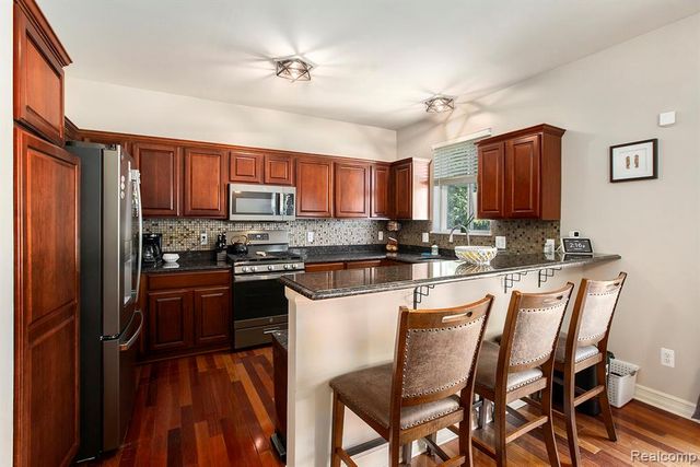 10395 Scarlet Oak Drive, Ypsilanti, MI 48198