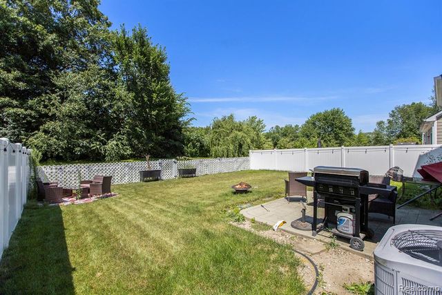 10395 Scarlet Oak Drive, Ypsilanti, MI 48198