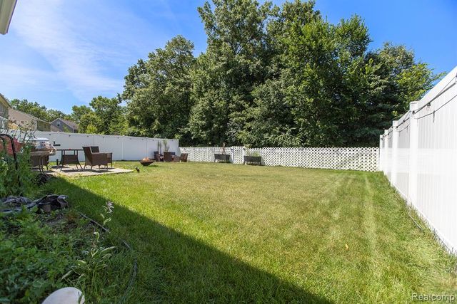 10395 Scarlet Oak Drive, Ypsilanti, MI 48198