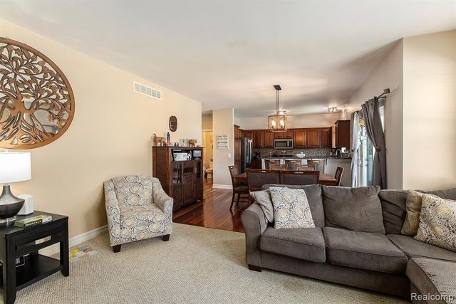 10395 Scarlet Oak Drive, Ypsilanti, MI 48198