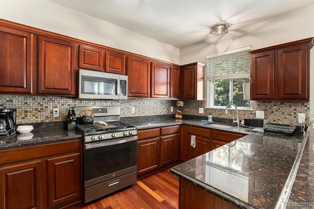 10395 Scarlet Oak Drive, Ypsilanti, MI 48198