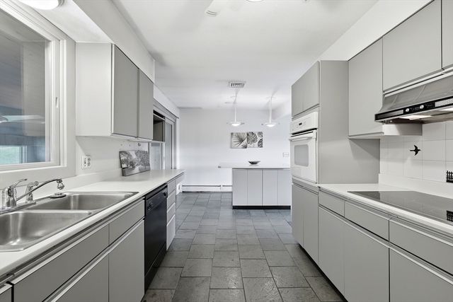 26 Gore Avenue, Hatfield, MA 01038
