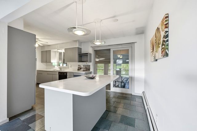 26 Gore Avenue, Hatfield, MA 01038
