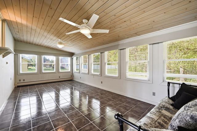 26 Gore Avenue, Hatfield, MA 01038