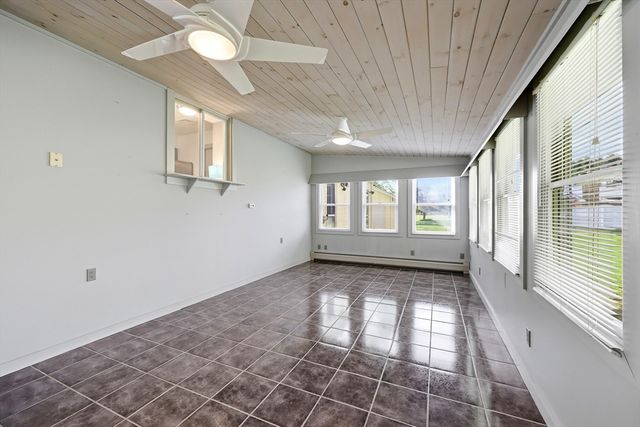 26 Gore Avenue, Hatfield, MA 01038