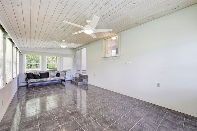 26 Gore Avenue, Hatfield, MA 01038