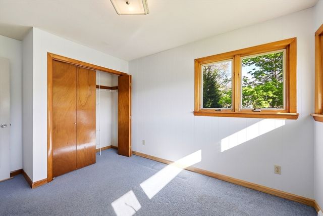 26 Gore Avenue, Hatfield, MA 01038