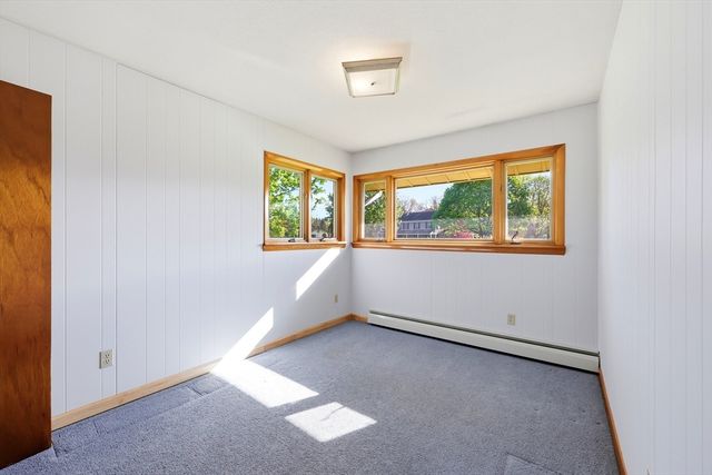 26 Gore Avenue, Hatfield, MA 01038