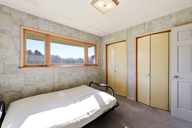 26 Gore Avenue, Hatfield, MA 01038