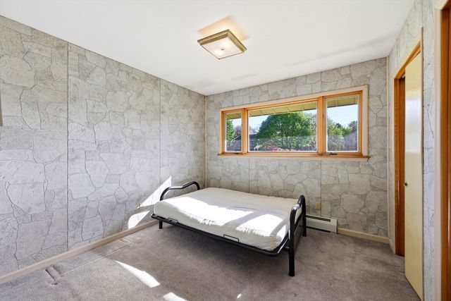 26 Gore Avenue, Hatfield, MA 01038