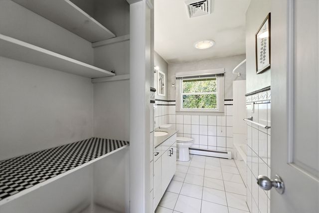 26 Gore Avenue, Hatfield, MA 01038