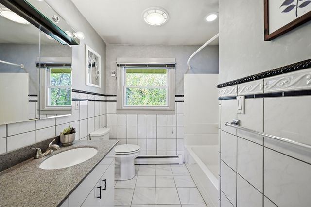 26 Gore Avenue, Hatfield, MA 01038