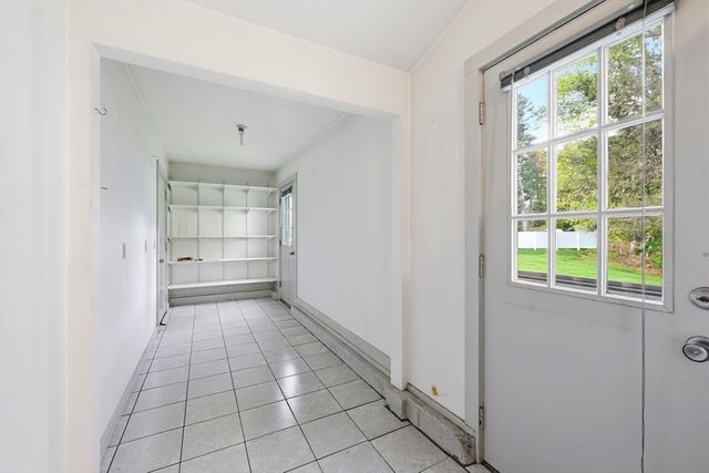 26 Gore Avenue, Hatfield, MA 01038