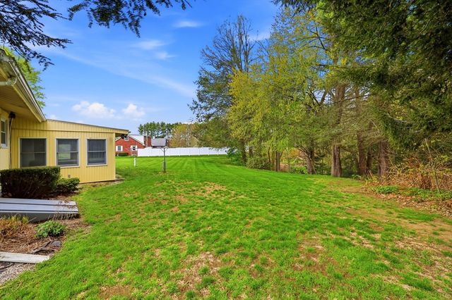 26 Gore Avenue, Hatfield, MA 01038