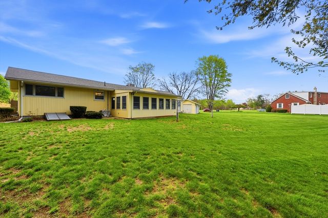 26 Gore Avenue, Hatfield, MA 01038