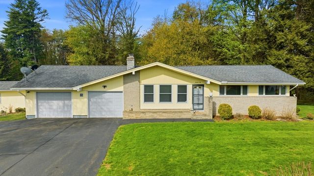 26 Gore Avenue, Hatfield, MA 01038