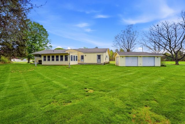 26 Gore Avenue, Hatfield, MA 01038