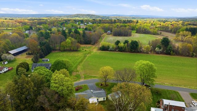 26 Gore Avenue, Hatfield, MA 01038