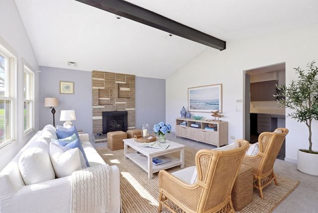 26 Gore Avenue, Hatfield, MA 01038