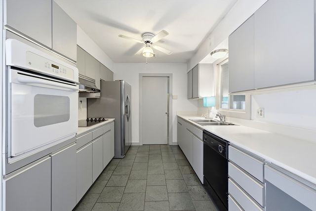 26 Gore Avenue, Hatfield, MA 01038