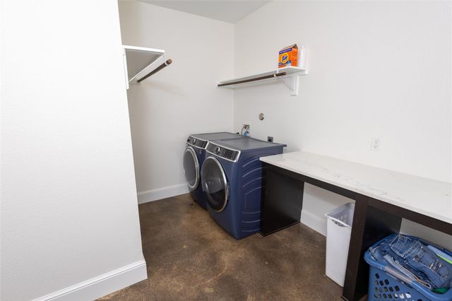 5330 Indian Trail Lane, Brenham, TX 77833