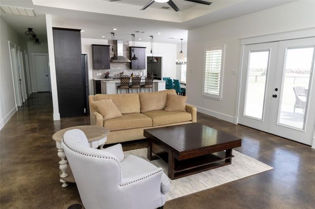 5330 Indian Trail Lane, Brenham, TX 77833