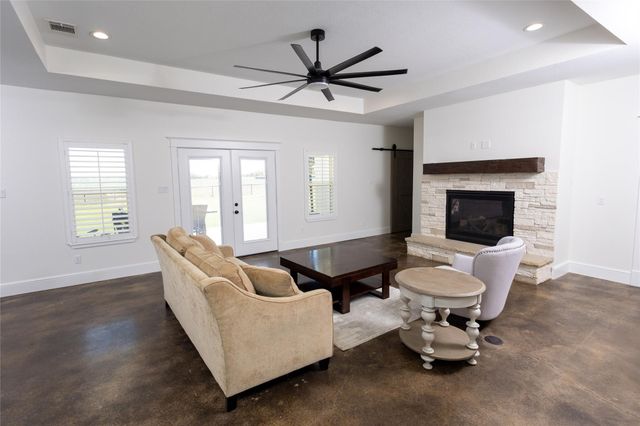 5330 Indian Trail Lane, Brenham, TX 77833