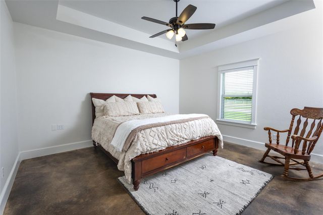 5330 Indian Trail Lane, Brenham, TX 77833