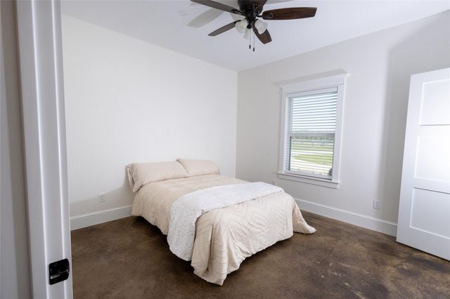 5330 Indian Trail Lane, Brenham, TX 77833