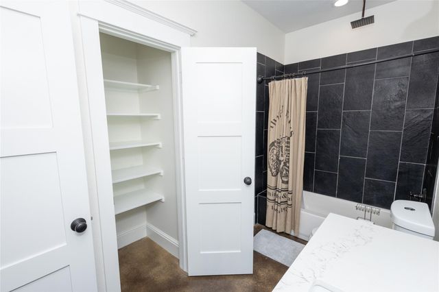 5330 Indian Trail Lane, Brenham, TX 77833