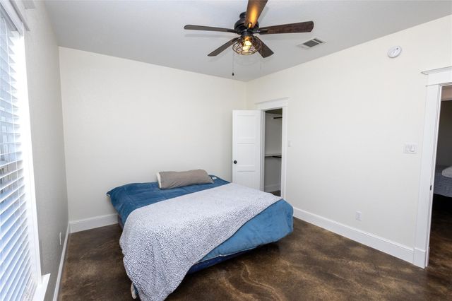 5330 Indian Trail Lane, Brenham, TX 77833