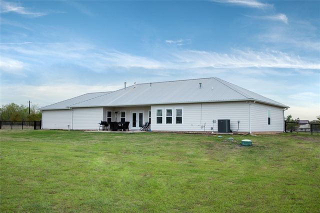 5330 Indian Trail Lane, Brenham, TX 77833