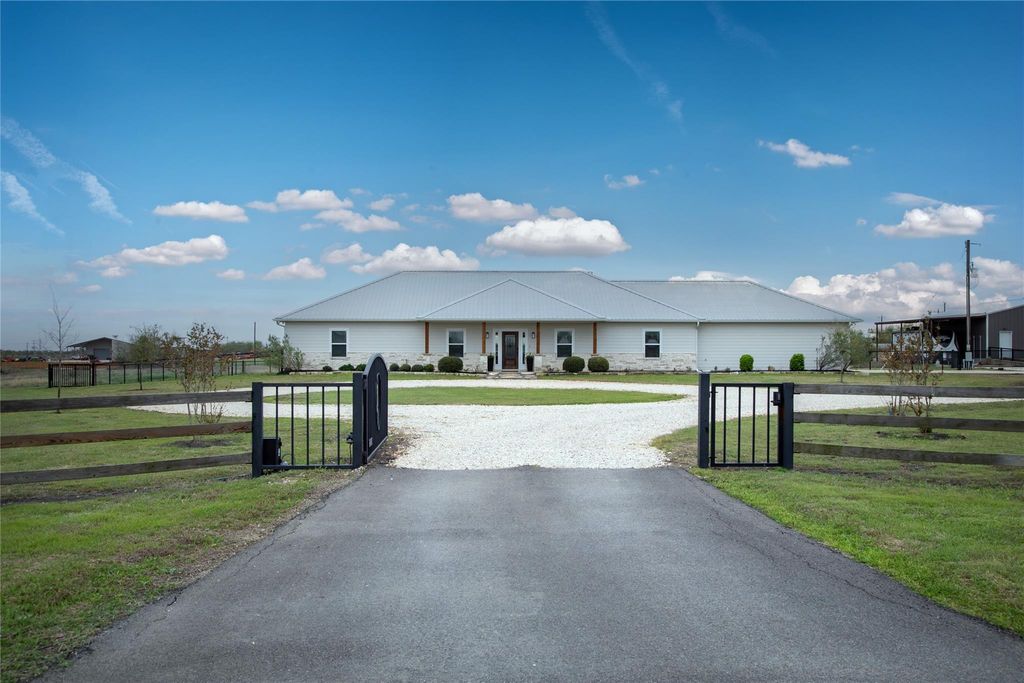 5330 Indian Trail Lane, Brenham, TX 77833