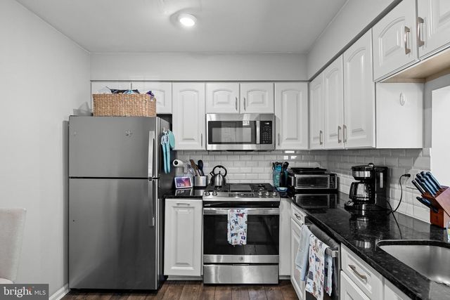 11 KETTLEBROOK DR, Mount Laurel, NJ 08054