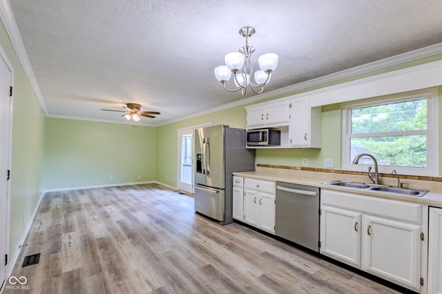 5722 Wheelhorse Drive, Indianapolis, IN 46221