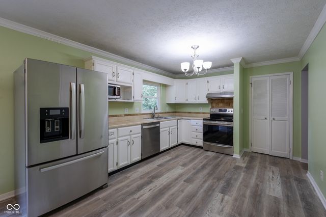 5722 Wheelhorse Drive, Indianapolis, IN 46221