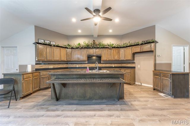 2727 Barron Road, Poplar Bluff, MO 63901