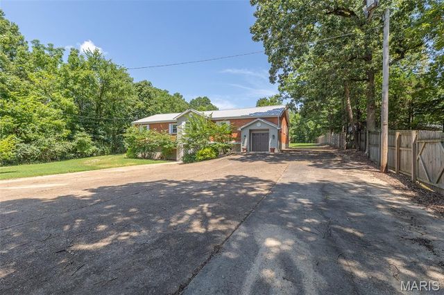 2727 Barron Road, Poplar Bluff, MO 63901