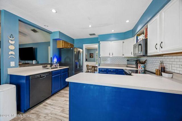 17240 HOLMES MILL Avenue, Jacksonville, FL 32226