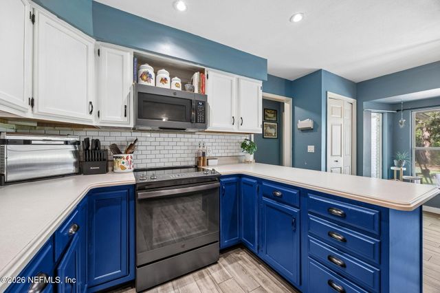17240 HOLMES MILL Avenue, Jacksonville, FL 32226